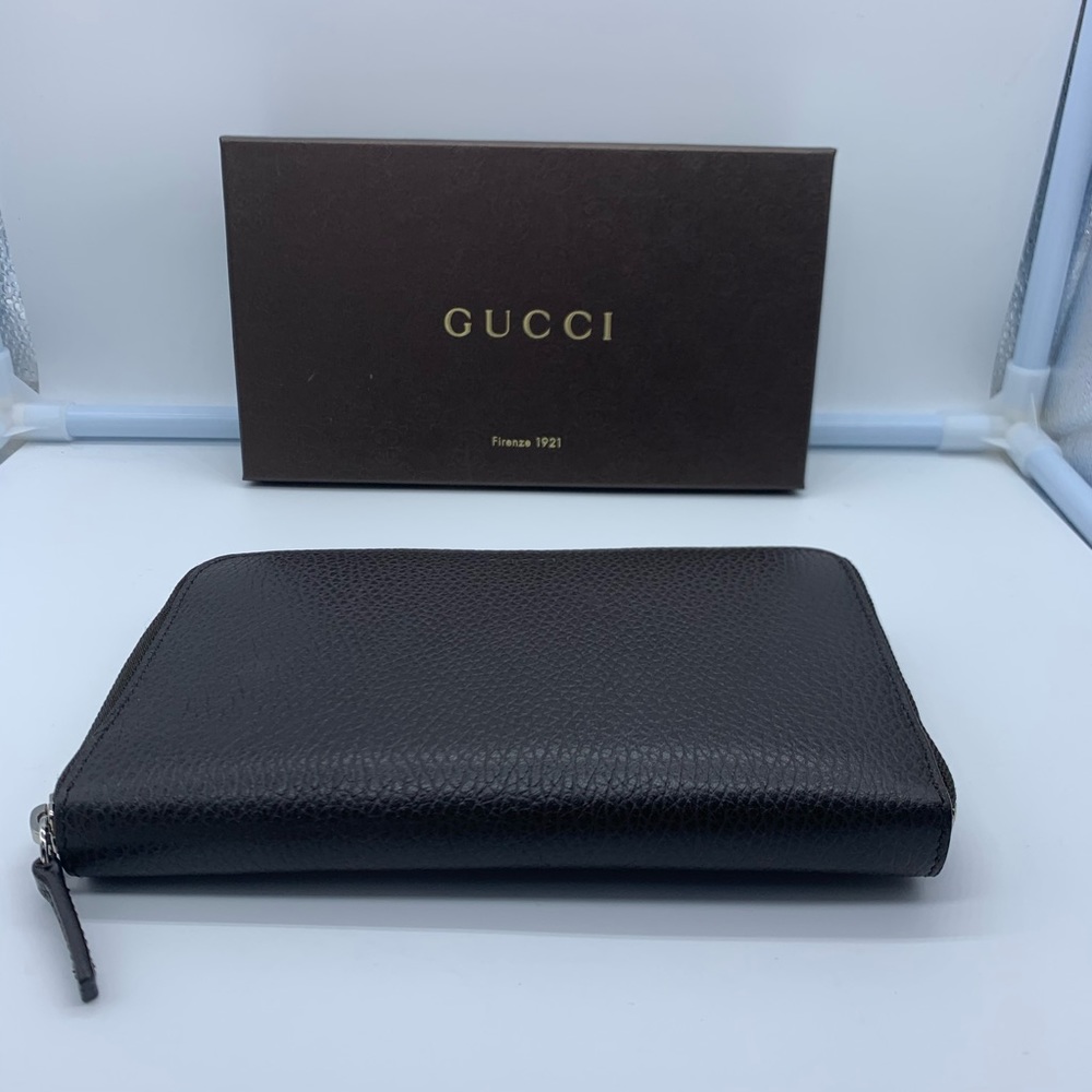 Authentic Gucci womens brown leather zip wallet